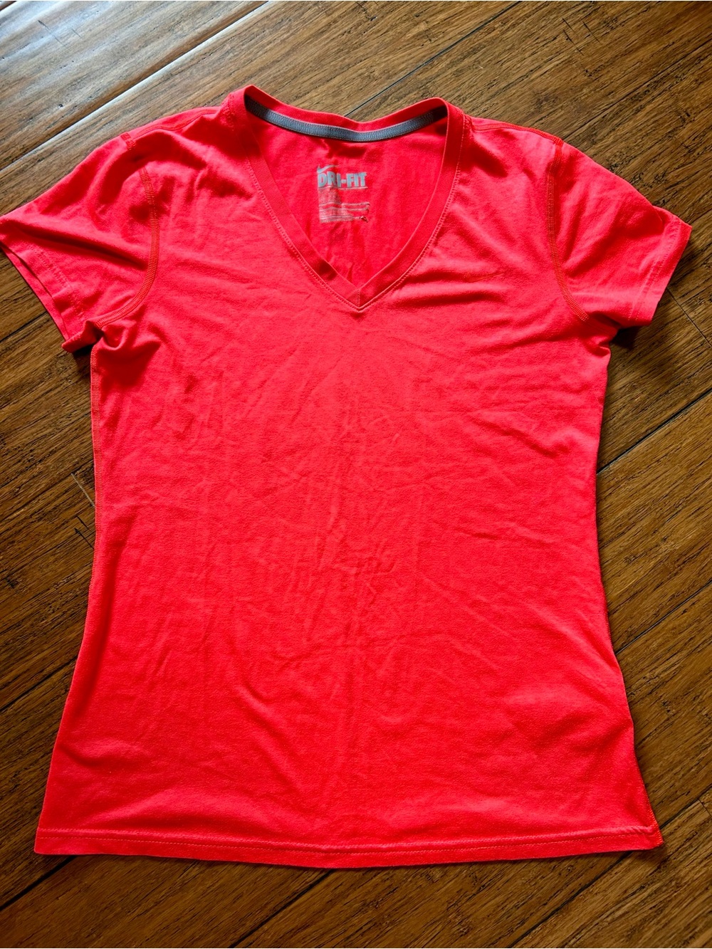 Nike Dri-FIT Women's V-Neck T-Shirt, Medium